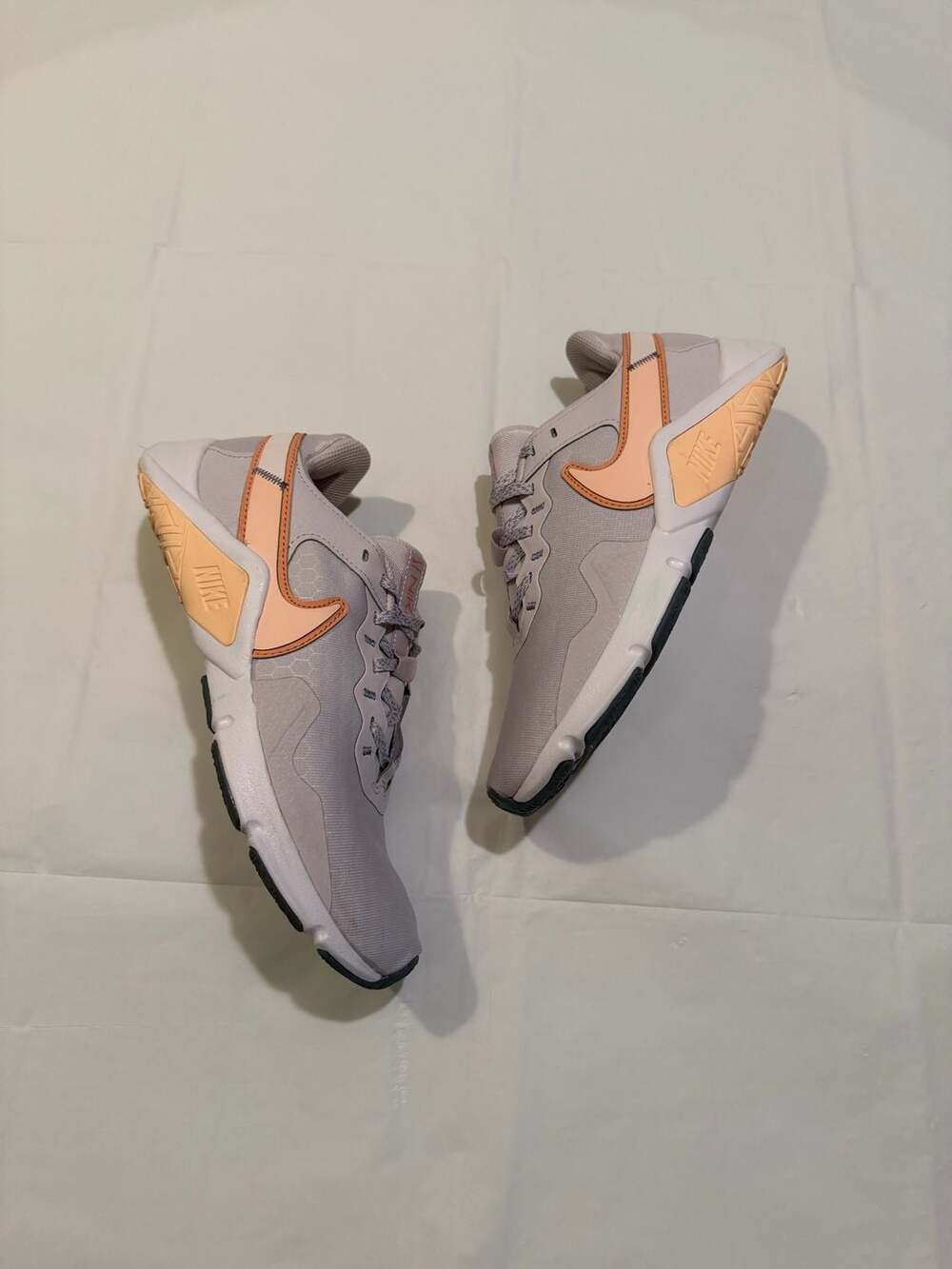Nike Legend Essential 2 Women's Training Shoes Size 7.5